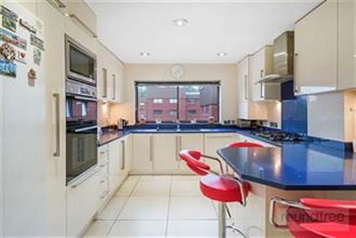 4 Bedroom Flat For Sale In Spencer Close, Finchley, N3