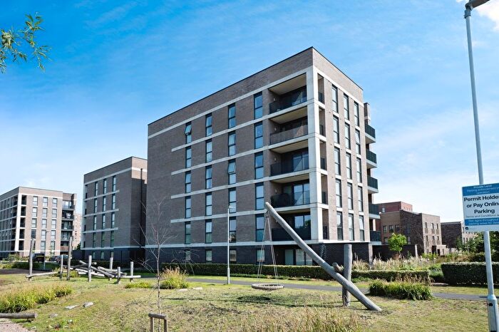 2 Bedroom Flat For Sale In Fairmont Road, Rainham, Essex, RM13