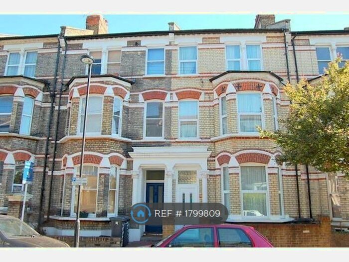 2 Bedroom Flat To Rent In Top Floor Sandmere Road, London, SW4