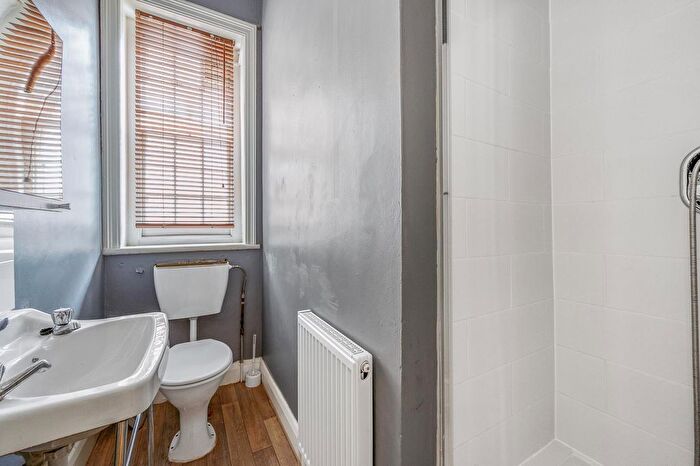 4 Bedroom Detached House For Sale In Spencer Road, Chiswick, London, W4