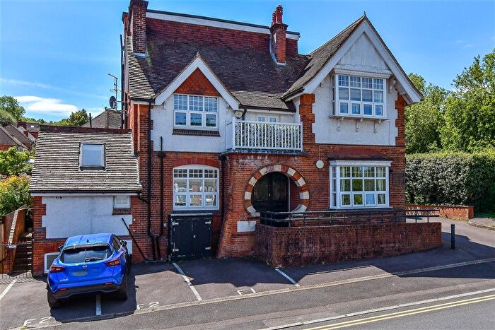 2 Bedroom Flat For Sale In Baltic Road, Tonbridge, Kent, TN9