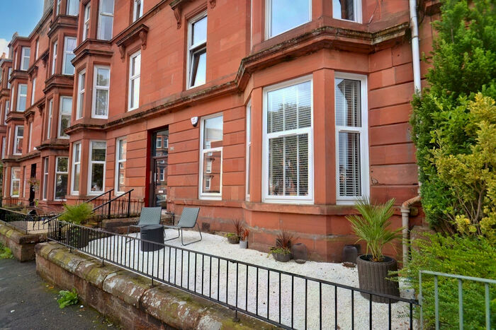 2 Bedroom Flat To Rent In Waverley Street, Shawlands, G41