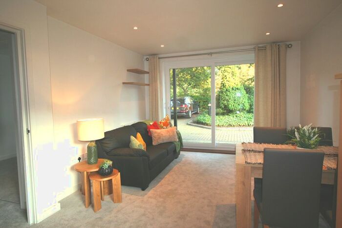 2 Bedroom Flat To Rent In West Hill, London, SW15
