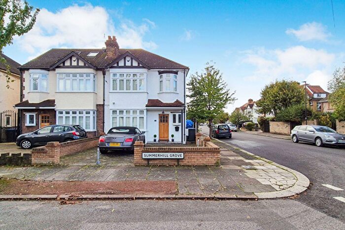 3 Bedroom Semi Detached House For Sale In Summerhill Grove, Enfield, EN1