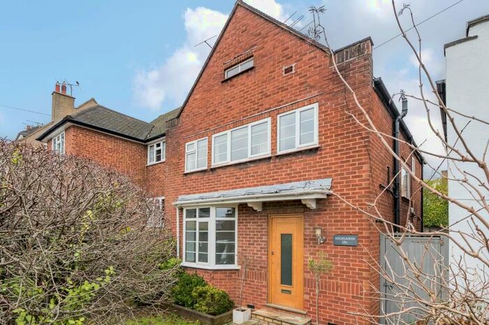 3 Bedroom Detached House To Rent In North Road, Berkhamsted, HP4