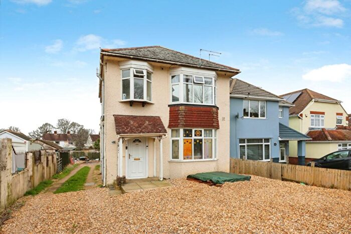 2 Bedroom Flat For Sale In Wimborne Road, Kinson, Bournemouth, Dorset, BH11