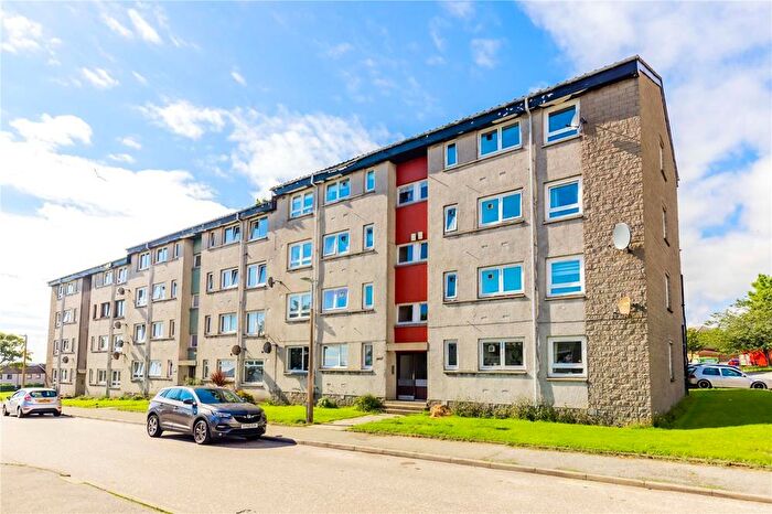 2 Bedroom Flat To Rent In Brierfield Terrace, First Floor Left, AB16