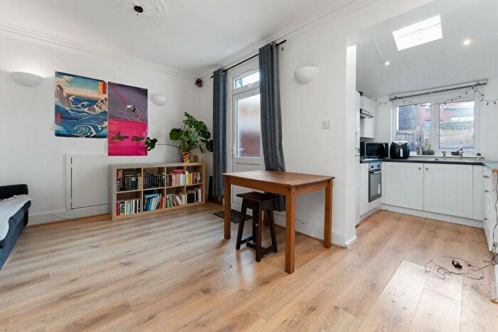 4 Bedroom Terraced House To Rent In Garratt Lane, London, SW17