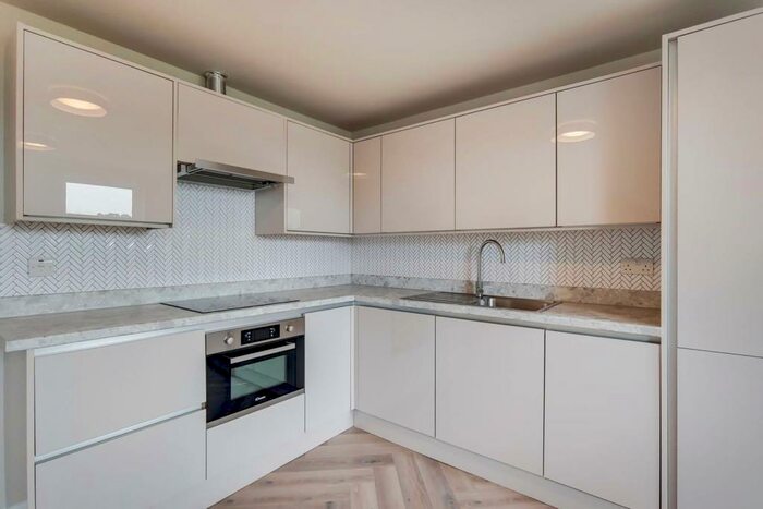 2 Bedroom Flat To Rent In High Road, , Wood Green, London, N22