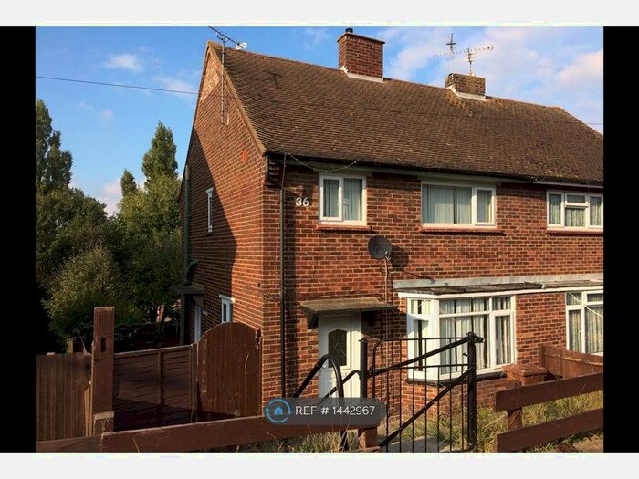 3 Bedroom Semi-Detached House To Rent In Eden Avenue, Chatham, ME5
