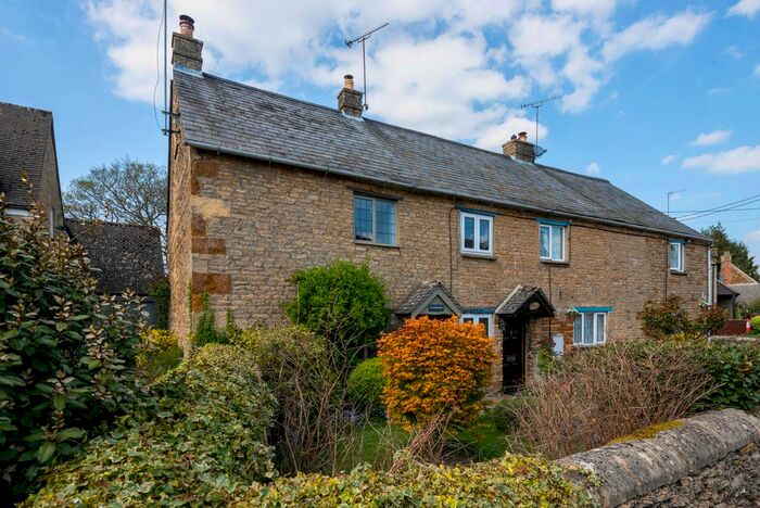 2 Bedroom Country House To Rent In Church Street, Chipping Norton, OX7