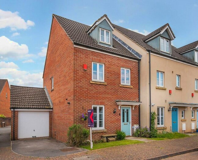 3 Bedroom End Of Terrace House For Sale In Bramley Copse, Long Ashton, Bristol, North Somerset, BS41