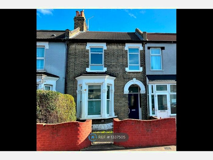4 Bedroom Terraced House To Rent In Second Avenue, London, E12