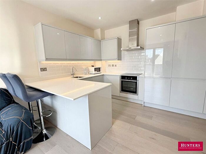 2 Bedroom Apartment For Sale In Station Road, Barnet, EN5