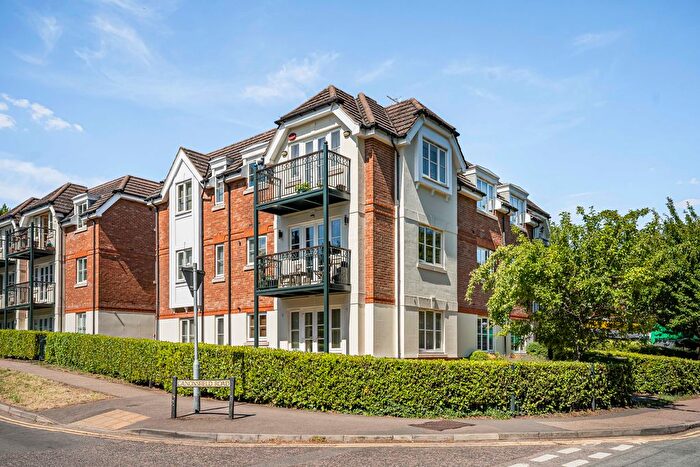 2 Bedroom Flat For Sale In Canonsfield Road, Welwyn, AL6