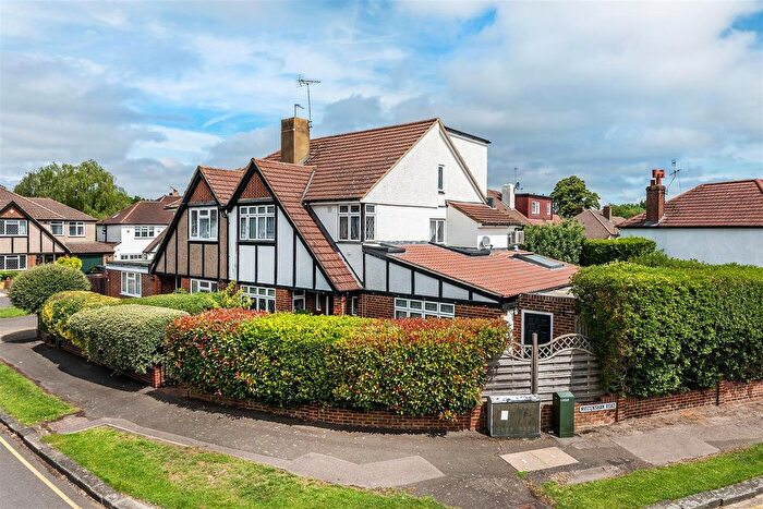 4 Bedroom Property For Sale In Hazon Way, Epsom, KT19