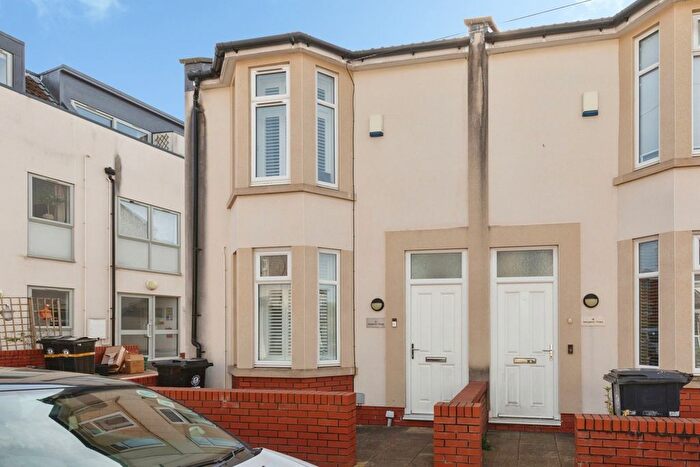 3 Bedroom End Terrace House For Sale In Hengaston Street, Bristol, Somerset, BS3