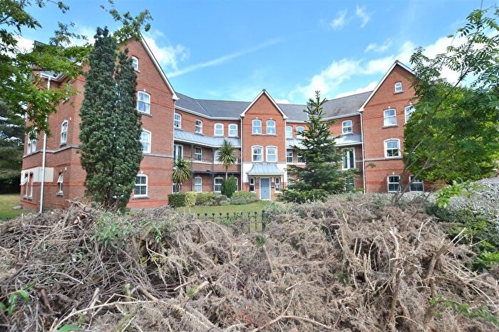 2 Bedroom Flat For Sale In Kensington Court, Turners Avenue, Fleet, GU51