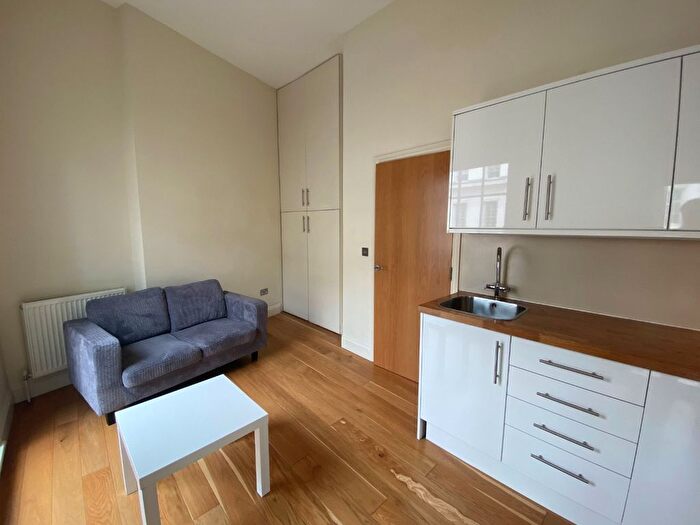 1 Bedroom Semi-Detached House To Rent In Shaftesbury Avenue, Covent Garden, WC2H