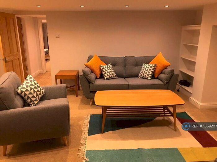 2 Bedroom Flat To Rent In Chorlton, Manchester, M21