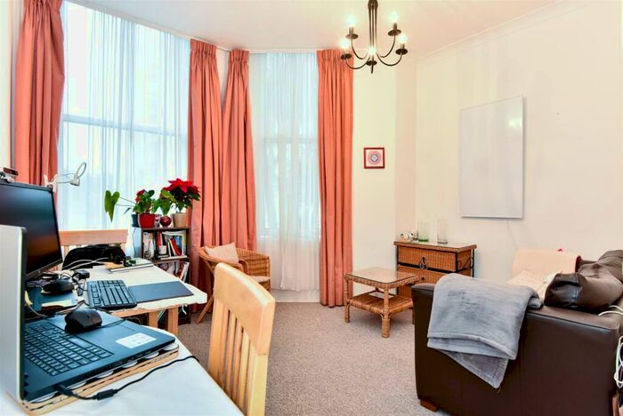 1 Bedroom Flat To Rent In St. Aubyns, Hove, BN3