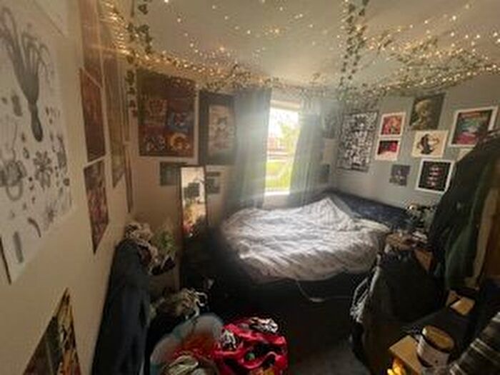 7 Bedroom Semi-Detached House To Rent In St Michaels Lane, Headingley, Leeds, LS6