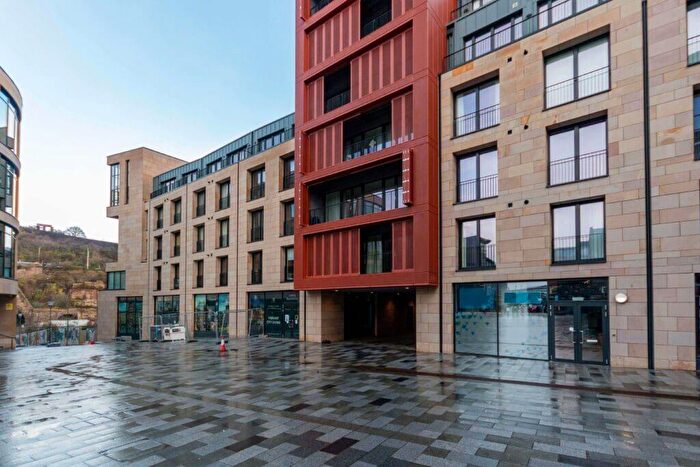 2 Bedroom Flat To Rent In L Shoemakers Square, Edinburgh, EH8