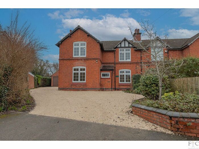 3 Bedroom Semi Detached House For Sale In The Square, Leicester, LE8
