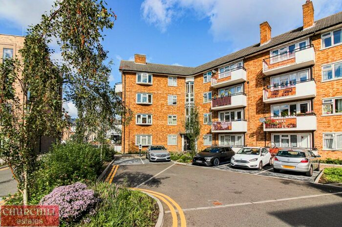 2 Bedroom Ground Flat To Rent In Chigwell Road, E18