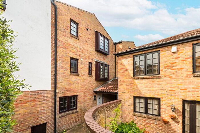 4 Bedroom House To Rent In The Farthings, Kingston Upon Thames, KT2