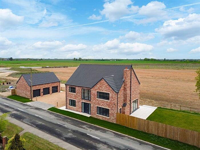 4 Bedroom Detached House For Sale In High Road, Guyhirn, Wisbech, PE13