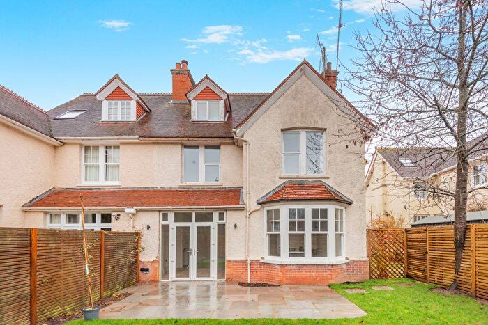 2 Bedroom Flat To Rent In Willow Walk, Shere, GU5