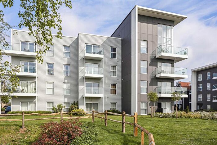 2 Bedroom Apartment For Sale In Sunapee Road, Reading, RG2