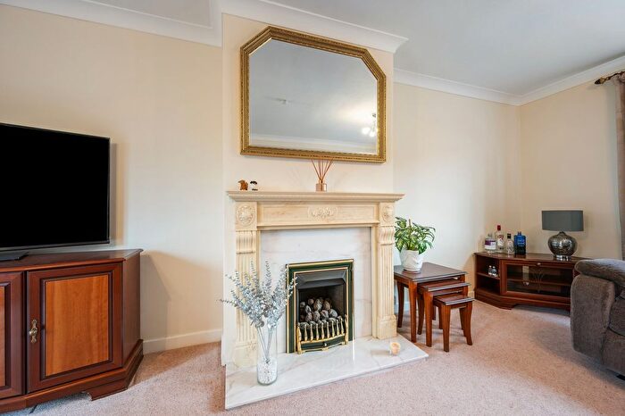 3 Bedroom Terraced House For Sale In Mackie Place, Dunfermline, KY11