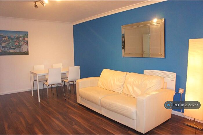 2 Bedroom Flat To Rent In Epping Close, Reading, RG1