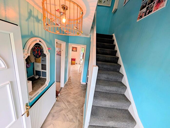 4 Bedroom Maisonette For Sale In Lowedges Road, South Yorkshire, Sheffield, S8