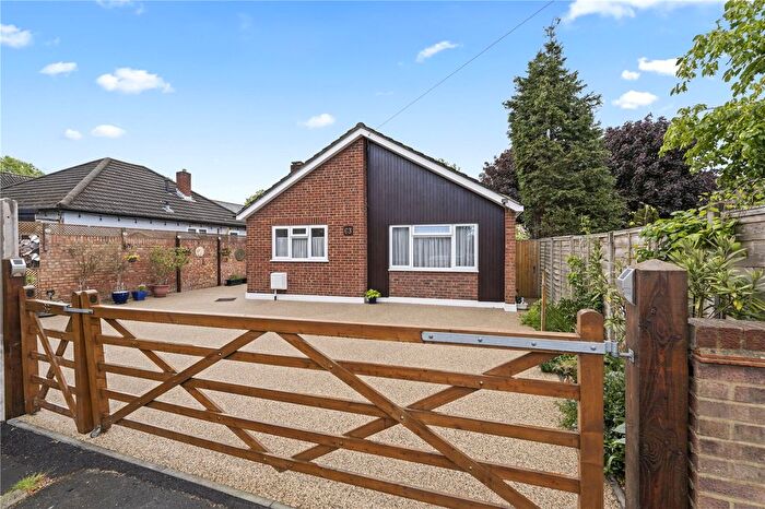 3 Bedroom Bungalow For Sale In Malvern Road, Hampton, TW12
