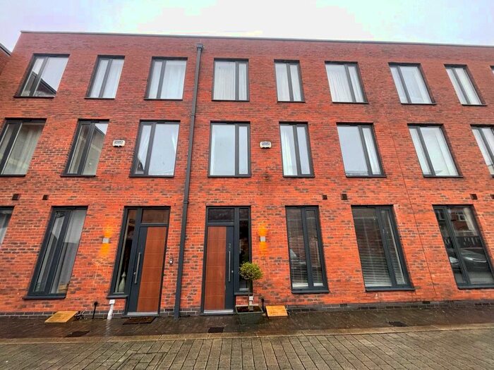 3 Bedroom Terraced House To Rent In St Pauls Square, Jewellery Quarter, Birmingham, B3