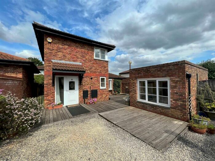 3 Bedroom House To Rent In Ramsay Close, Bradwell, Milton Keynes, MK13