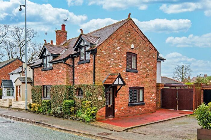 3 Bedroom Cottage For Sale In Tarporley Road, Stretton, Warrington, WA4
