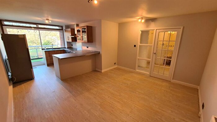 2 Bedroom Flat To Rent In Leamington House, Stonegrove, Edgware, HA8