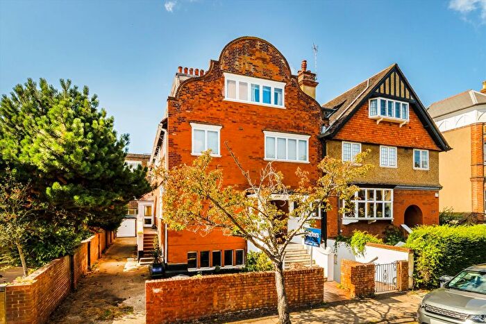 3 Bedroom Flat To Rent In Berkeley Place, Wimbledon, SW19