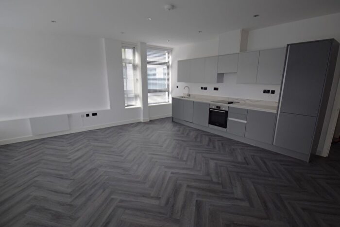 3 Bedroom Flat To Rent In - High Street, SS1