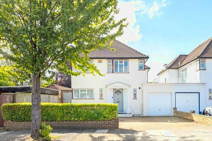 3 Bedroom Property To Rent In Corringway, London, W5