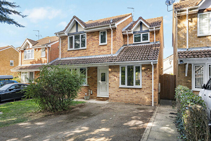 4 Bedroom Detached House For Sale In Merlin Way, Bicester, OX26