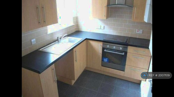 2 Bedroom Maisonette To Rent In King Street, Dukinfield, SK16