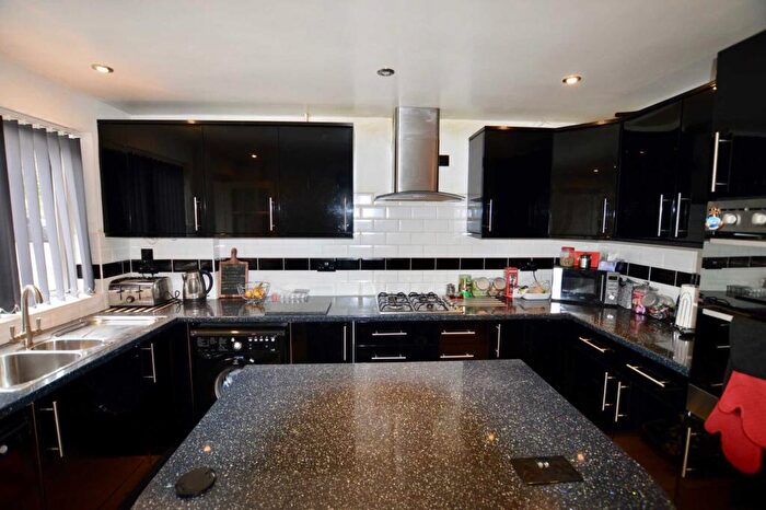 3 Bedroom End Of Terrace House To Rent In Redbridge, Stantonbury, MK14