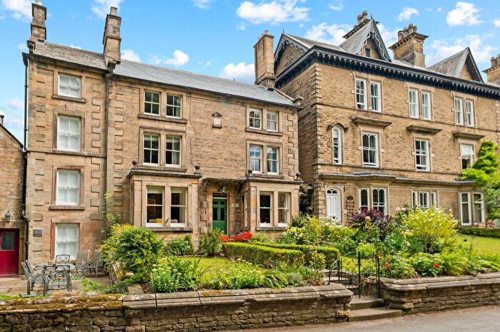 6 Bedroom Town House For Sale In Matlock. C/O Sally Botham Estates, Bank Road., DE4