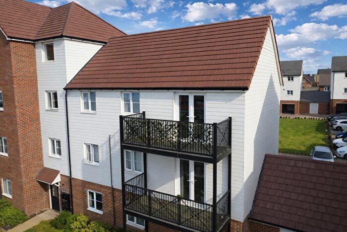 2 Bedroom Flat For Sale In Pictor Drive, Margate, Kent, CT9