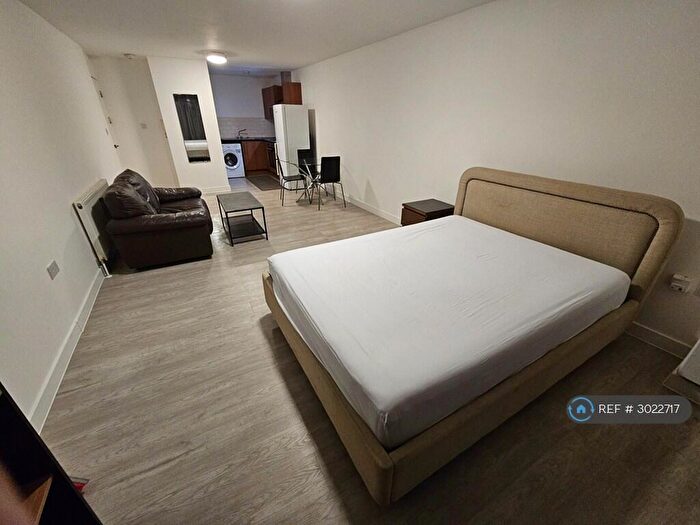 Studio To Rent In Cannon Street Road, London, E1